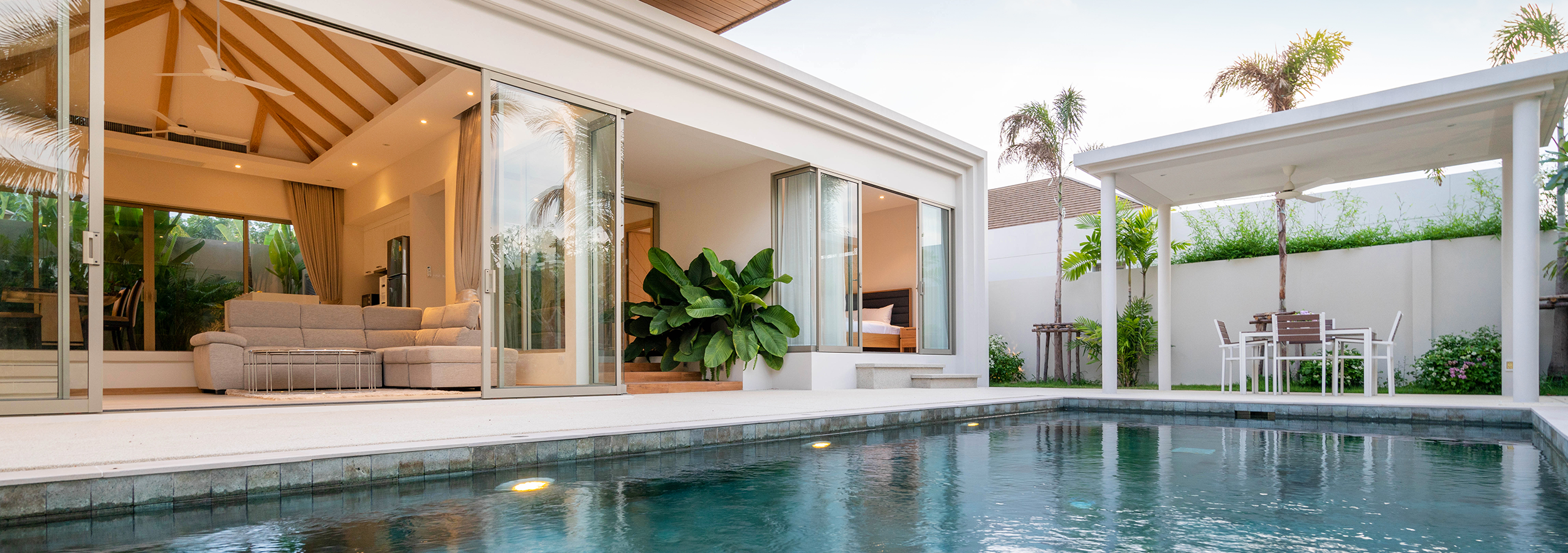 Beautiful backyard, villa, stunning swimming pool, nautis vsf pool pump